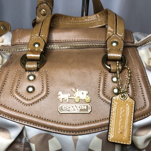 COACH Leather and Sateen Signature Audrey Chainlink Ivory Ivory Beige handbag. - Picture 2 of 16